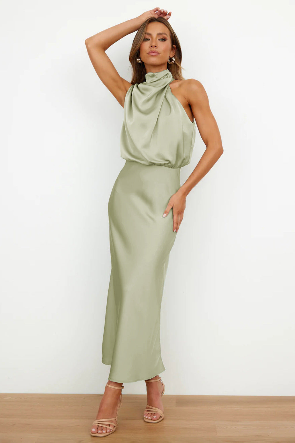 Nora | Lang satin kjole med halterneck