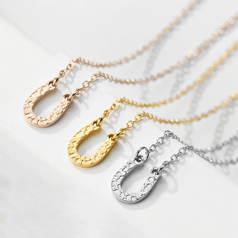 Halskæde med vedhæng i form af en lamia | 18k guld