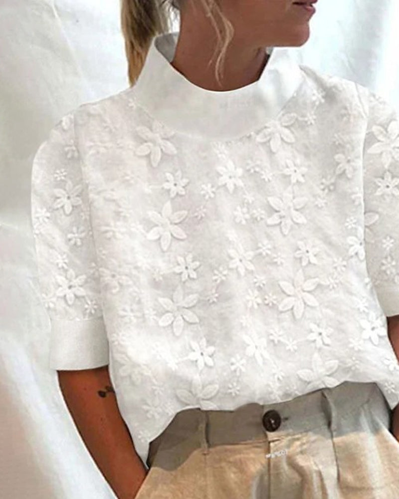 Nora | Broderet Bluse med Ståkrave