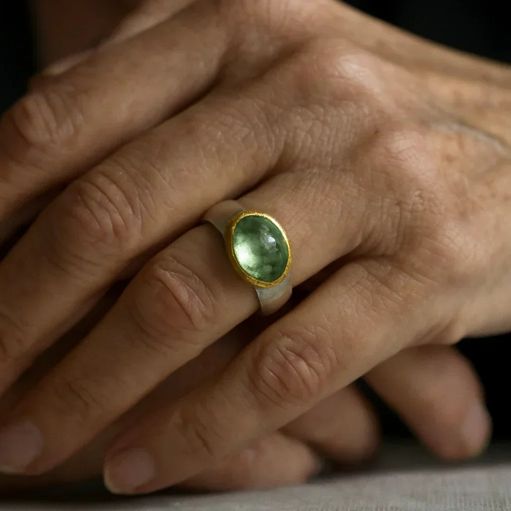 Grøn vintage ring med rund sten