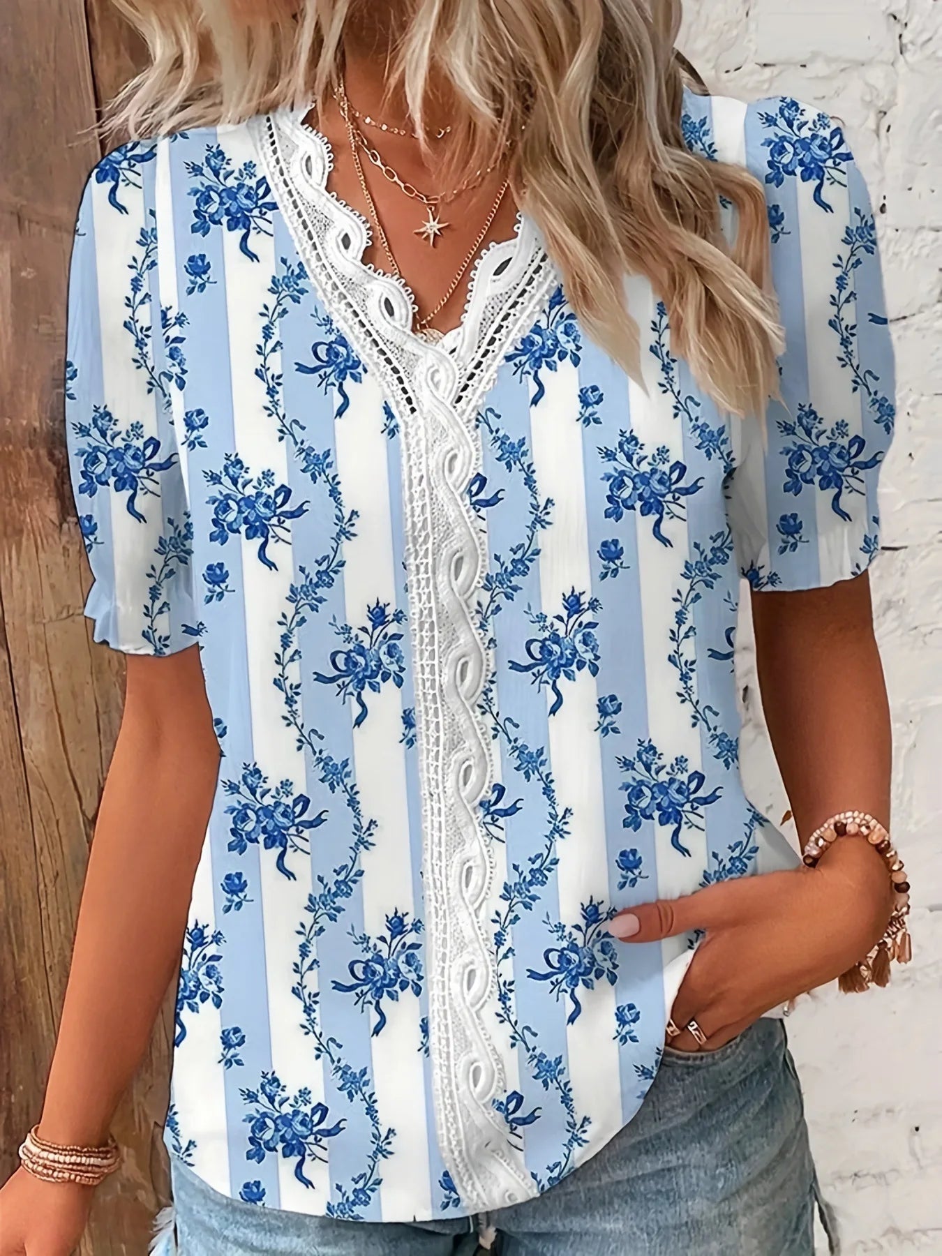 Nora  | Blomster Blonde V-Hals Bluse