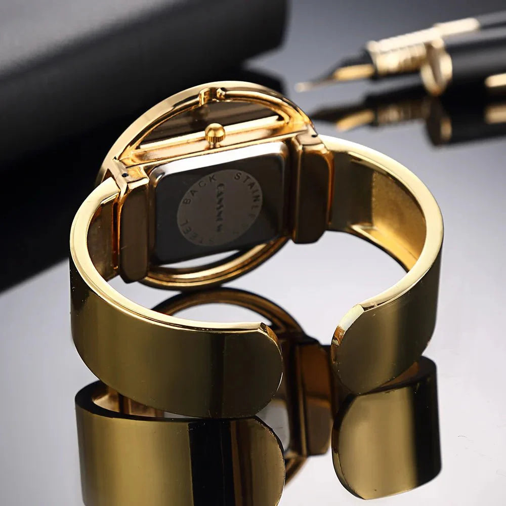 Saga | Sortguld Ur