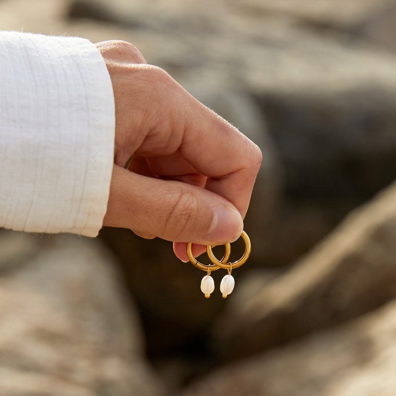 Bella øreringe med ferskvandsperler | 18k guld