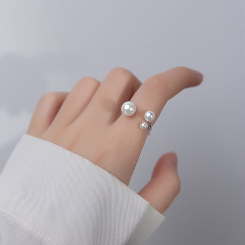 Elegant Ring med Trio af Perler