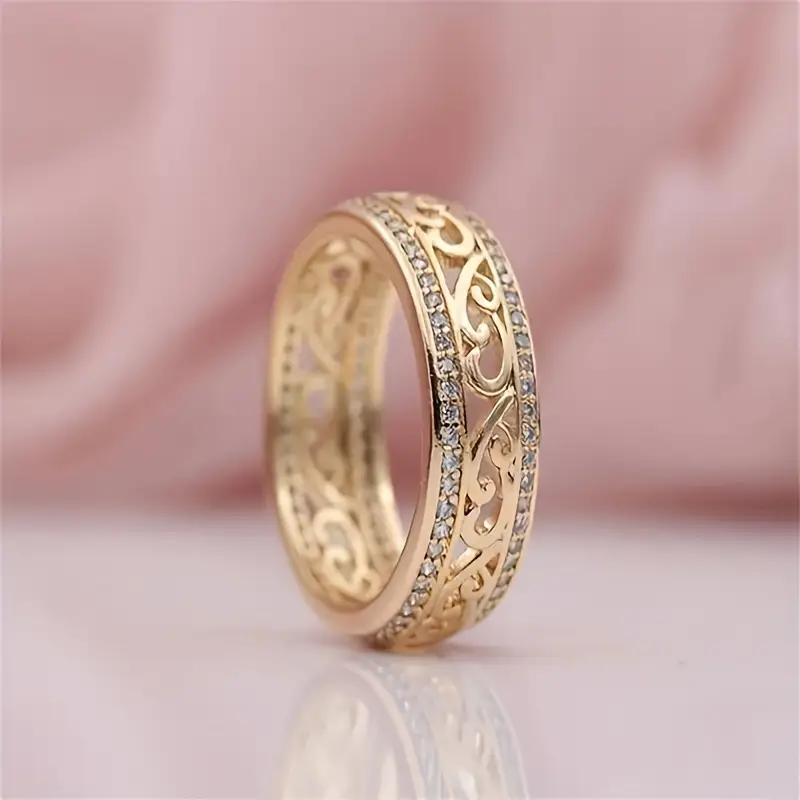 Skinnende og Hult Guld Ring