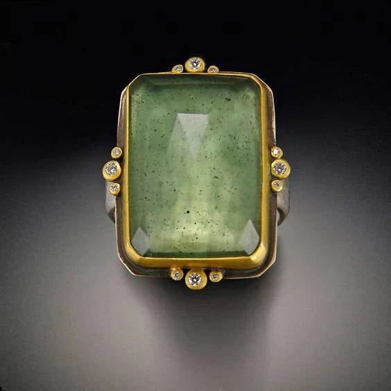 Vintage ring i grønt glas og guld