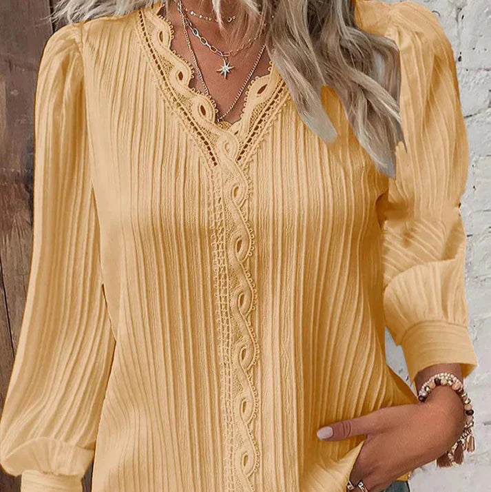 Nora | Bluse Med Blondedetaljer i Chiffon